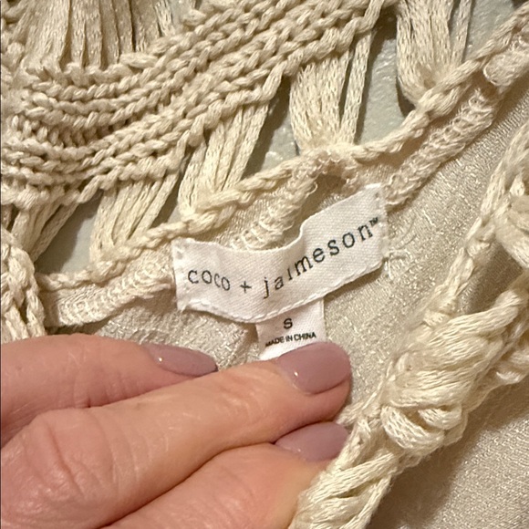 Elegant Cream Crochet Trim Women's Tunic Small - Picture 2 of 9